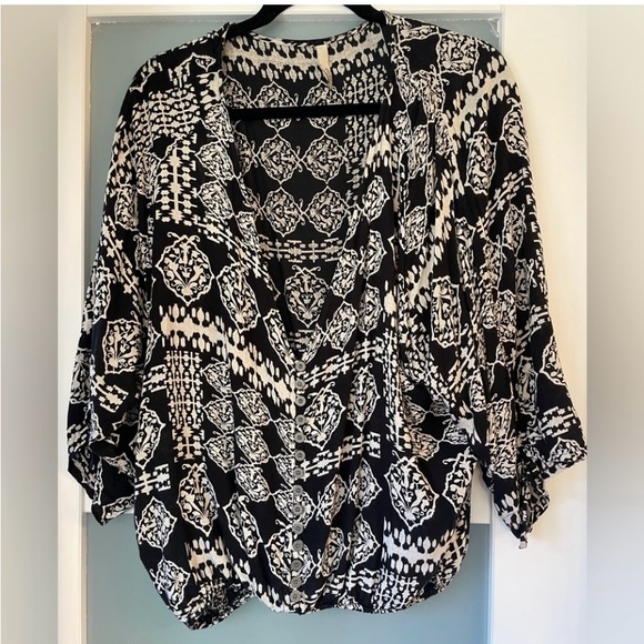 Elan Black Patterned Top - Picture 1 of 7